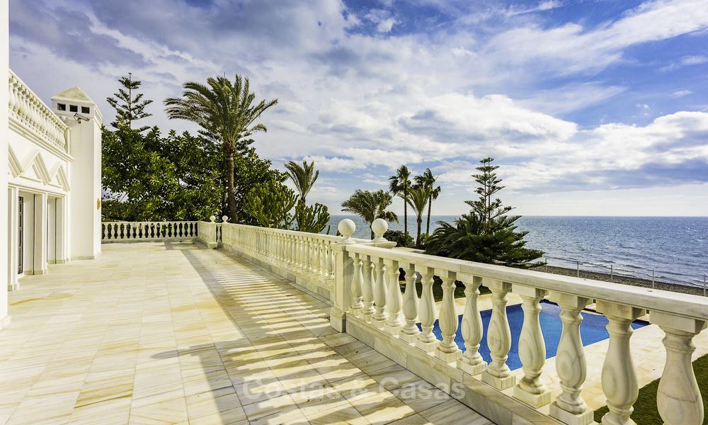 Magnifique et luxueux palais en front de mer à vendre, entre Marbella et Estepona 11643