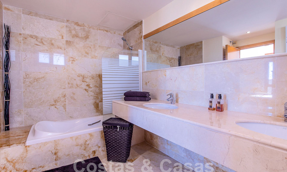 Appartement moderne de 3 chambres à vendre avec vue sur la mer dans les collines de Los Monteros, à l'est de Marbella 52767