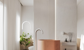 Maison rénovée en exclusivité, au bord de la plage, avec vue imprenable sur la mer, à l'est de Marbella 52019 