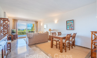 Appartement de jardin à vendre à proximité de Puerto Banus et de la plage dans une urbanisation fermée à Nueva Andalucia, Marbella 55186 