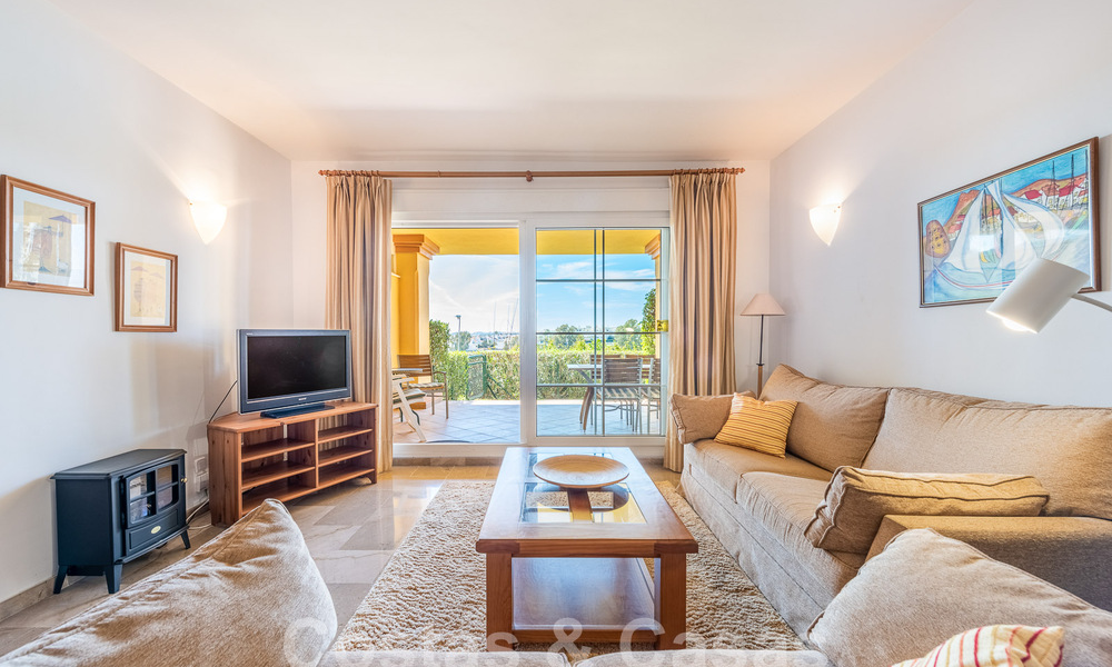 Appartement de jardin à vendre à proximité de Puerto Banus et de la plage dans une urbanisation fermée à Nueva Andalucia, Marbella 55189