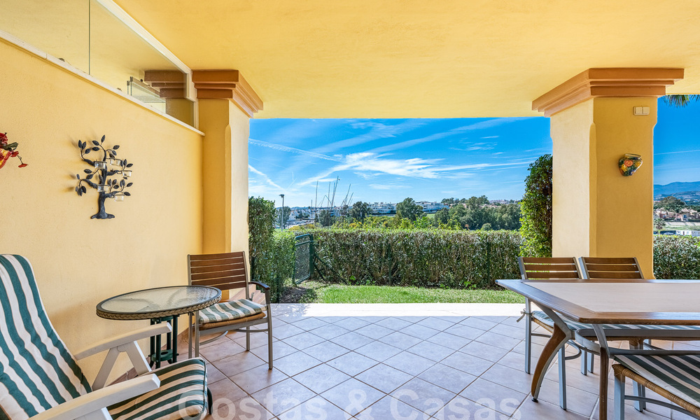 Appartement de jardin à vendre à proximité de Puerto Banus et de la plage dans une urbanisation fermée à Nueva Andalucia, Marbella 55192