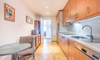 Appartement de jardin à vendre à proximité de Puerto Banus et de la plage dans une urbanisation fermée à Nueva Andalucia, Marbella 55194 