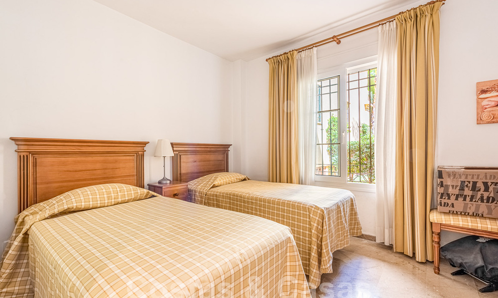 Appartement de jardin à vendre à proximité de Puerto Banus et de la plage dans une urbanisation fermée à Nueva Andalucia, Marbella 55196