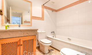 Appartement de jardin à vendre à proximité de Puerto Banus et de la plage dans une urbanisation fermée à Nueva Andalucia, Marbella 55197 