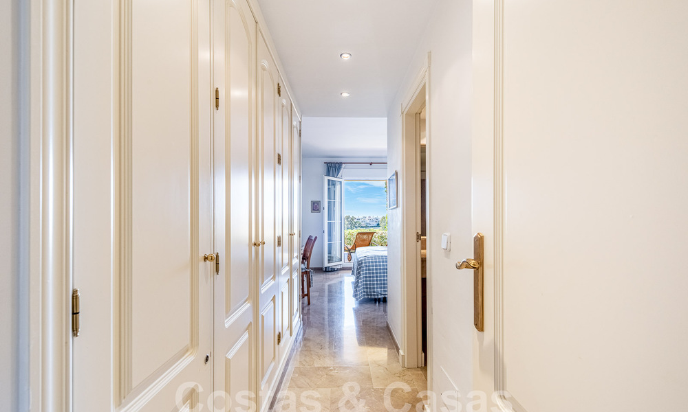Appartement de jardin à vendre à proximité de Puerto Banus et de la plage dans une urbanisation fermée à Nueva Andalucia, Marbella 55198