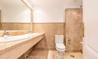 Appartement de jardin à vendre à proximité de Puerto Banus et de la plage dans une urbanisation fermée à Nueva Andalucia, Marbella 55200 