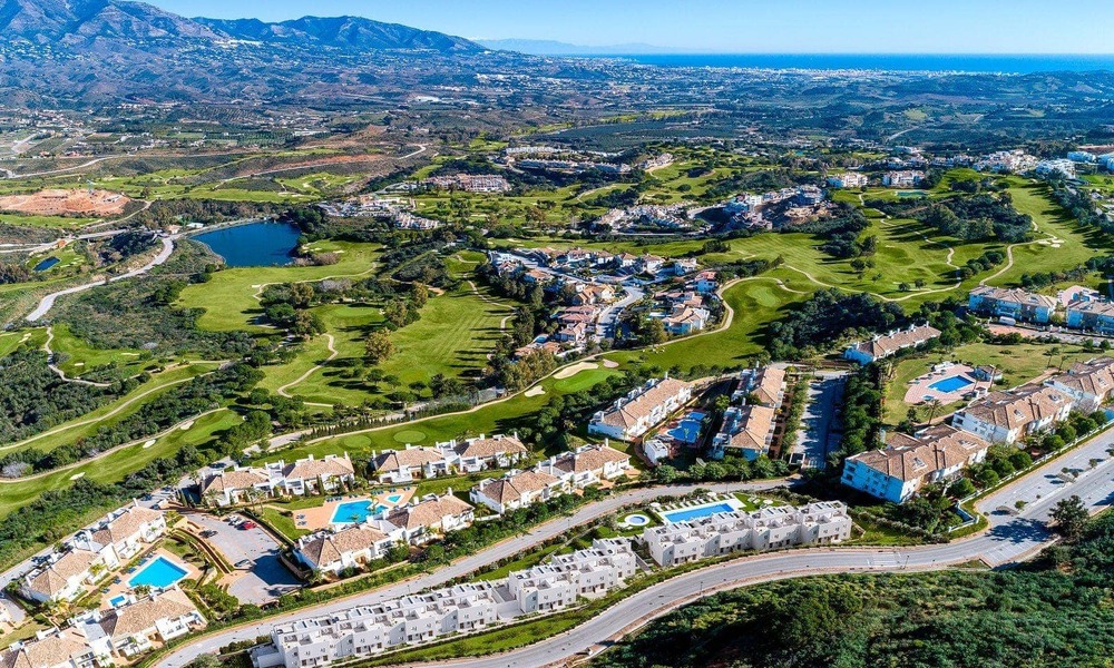 Nouvelle promotion composée de 8 maisons mitoyennes à vendre, avec vue sur les terrains de golf du très convoité complexe golfique de La Cala Golf, Mijas 53259