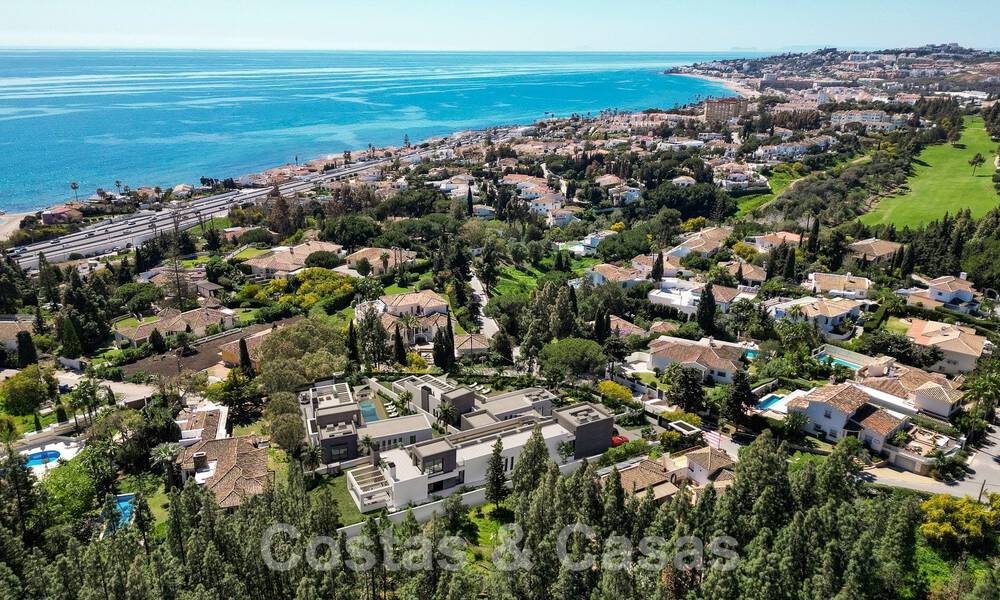 3 Nouvelles villas design à vendre à deux pas du terrain de golf dans un complexe de luxe à Mijas, Costa del Sol 53547
