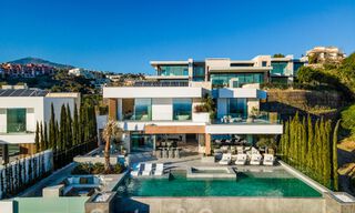 Prête à emménager. Villa neuve exclusive avec vue imprenable sur la mer à vendre, située dans une communauté fermée à La Quinta, Marbella - Benahavis 51832 