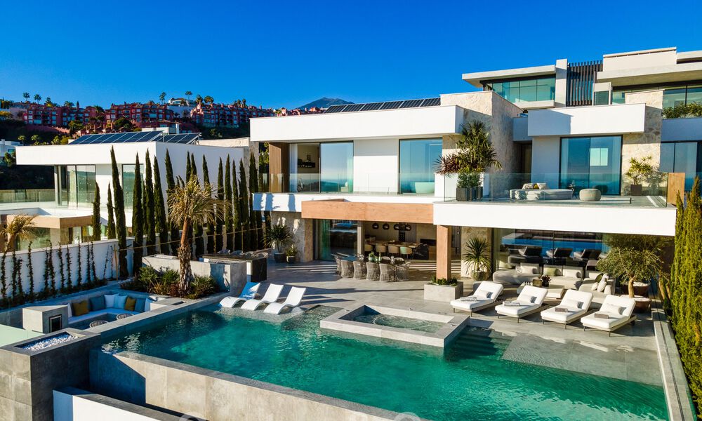 Prête à emménager. Villa neuve exclusive avec vue imprenable sur la mer à vendre, située dans une communauté fermée à La Quinta, Marbella - Benahavis 51833