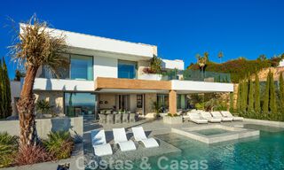 Prête à emménager. Villa neuve exclusive avec vue imprenable sur la mer à vendre, située dans une communauté fermée à La Quinta, Marbella - Benahavis 51834 