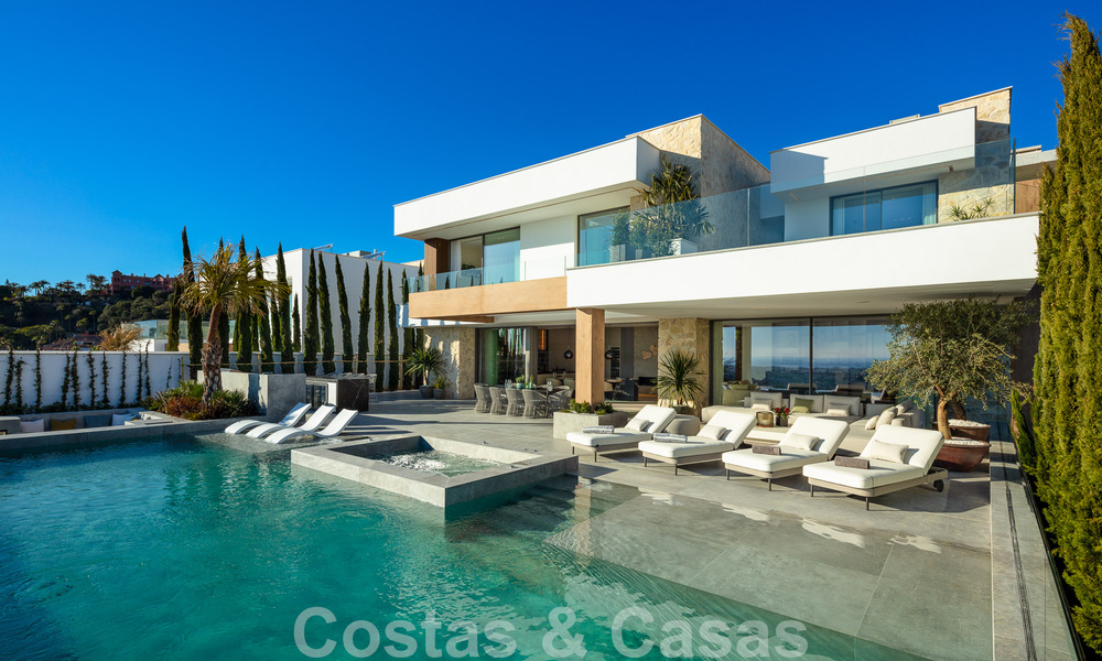 Prête à emménager. Villa neuve exclusive avec vue imprenable sur la mer à vendre, située dans une communauté fermée à La Quinta, Marbella - Benahavis 51835