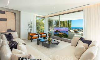 Prête à emménager. Villa neuve exclusive avec vue imprenable sur la mer à vendre, située dans une communauté fermée à La Quinta, Marbella - Benahavis 51840 