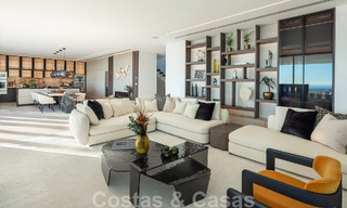 Prête à emménager. Villa neuve exclusive avec vue imprenable sur la mer à vendre, située dans une communauté fermée à La Quinta, Marbella - Benahavis 51842 