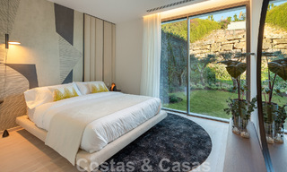 Prête à emménager. Villa neuve exclusive avec vue imprenable sur la mer à vendre, située dans une communauté fermée à La Quinta, Marbella - Benahavis 51850 