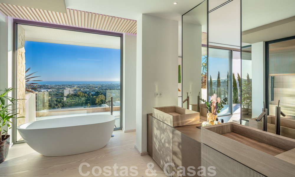 Prête à emménager. Villa neuve exclusive avec vue imprenable sur la mer à vendre, située dans une communauté fermée à La Quinta, Marbella - Benahavis 51851