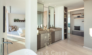 Prête à emménager. Villa neuve exclusive avec vue imprenable sur la mer à vendre, située dans une communauté fermée à La Quinta, Marbella - Benahavis 51852 