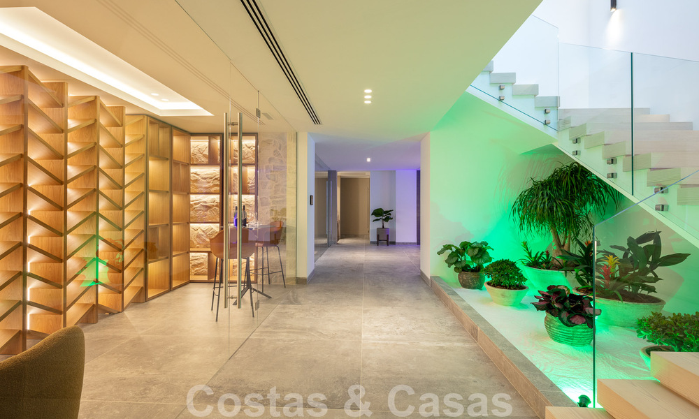 Prête à emménager. Villa neuve exclusive avec vue imprenable sur la mer à vendre, située dans une communauté fermée à La Quinta, Marbella - Benahavis 51856