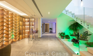 Prête à emménager. Villa neuve exclusive avec vue imprenable sur la mer à vendre, située dans une communauté fermée à La Quinta, Marbella - Benahavis 51856 