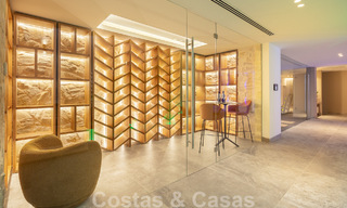 Prête à emménager. Villa neuve exclusive avec vue imprenable sur la mer à vendre, située dans une communauté fermée à La Quinta, Marbella - Benahavis 51857 