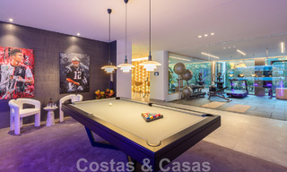 Prête à emménager. Villa neuve exclusive avec vue imprenable sur la mer à vendre, située dans une communauté fermée à La Quinta, Marbella - Benahavis 51859 