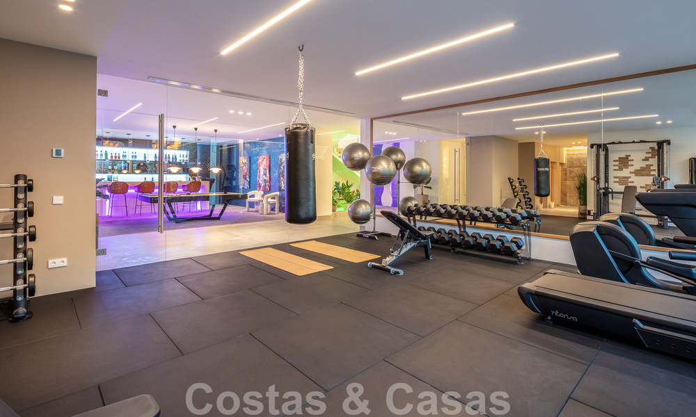 Prête à emménager. Villa neuve exclusive avec vue imprenable sur la mer à vendre, située dans une communauté fermée à La Quinta, Marbella - Benahavis 51860