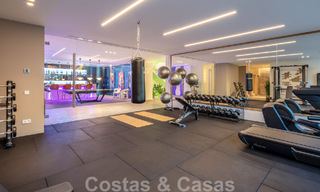 Prête à emménager. Villa neuve exclusive avec vue imprenable sur la mer à vendre, située dans une communauté fermée à La Quinta, Marbella - Benahavis 51860 