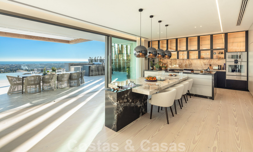 Prête à emménager. Villa neuve exclusive avec vue imprenable sur la mer à vendre, située dans une communauté fermée à La Quinta, Marbella - Benahavis 51866