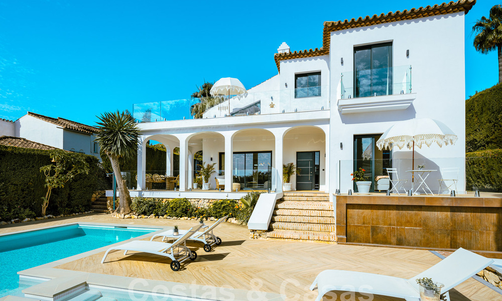 Villa de luxe à vendre avec un style architectural traditionnel située dans une communauté fermée de Nueva Andalucia, Marbella 53693