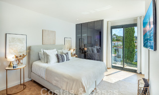 Villa de luxe à vendre avec un style architectural traditionnel située dans une communauté fermée de Nueva Andalucia, Marbella 53694 