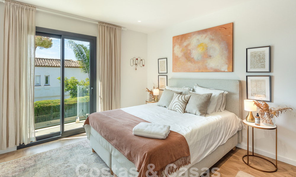 Villa de luxe à vendre avec un style architectural traditionnel située dans une communauté fermée de Nueva Andalucia, Marbella 53697
