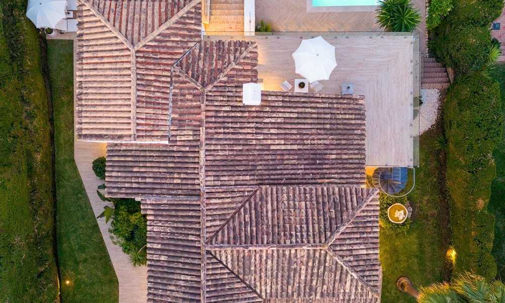 Villa de luxe à vendre avec un style architectural traditionnel située dans une communauté fermée de Nueva Andalucia, Marbella 53707