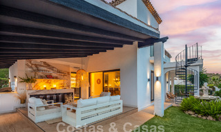 Villa de luxe à vendre avec un style architectural traditionnel située dans une communauté fermée de Nueva Andalucia, Marbella 53709 