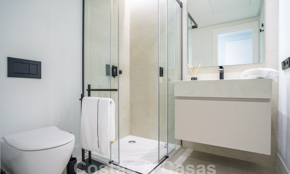 Villa de luxe indépendante à vendre avec piscine privée entourée de terrains de golf dans la vallée de Nueva Andalucia, Marbella 53775