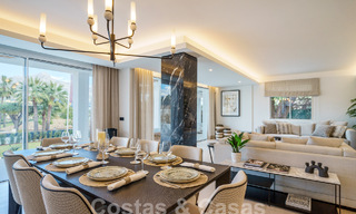 Villa de luxe indépendante à vendre avec piscine privée entourée de terrains de golf dans la vallée de Nueva Andalucia, Marbella 53776 