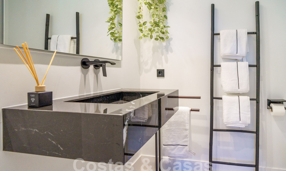 Villa de luxe indépendante à vendre avec piscine privée entourée de terrains de golf dans la vallée de Nueva Andalucia, Marbella 53777