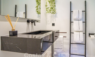 Villa de luxe indépendante à vendre avec piscine privée entourée de terrains de golf dans la vallée de Nueva Andalucia, Marbella 53777 