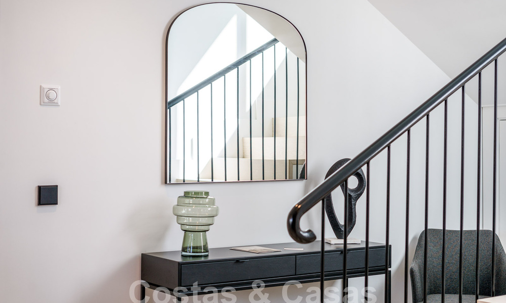 Villa de luxe indépendante à vendre avec piscine privée entourée de terrains de golf dans la vallée de Nueva Andalucia, Marbella 53778