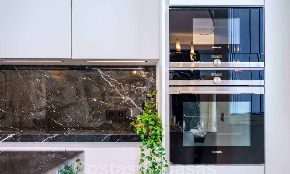 Villa de luxe indépendante à vendre avec piscine privée entourée de terrains de golf dans la vallée de Nueva Andalucia, Marbella 53779