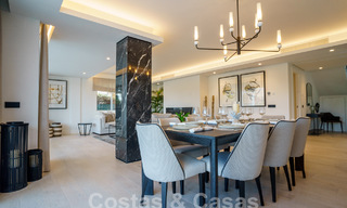 Villa de luxe indépendante à vendre avec piscine privée entourée de terrains de golf dans la vallée de Nueva Andalucia, Marbella 53783 