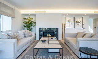 Villa de luxe indépendante à vendre avec piscine privée entourée de terrains de golf dans la vallée de Nueva Andalucia, Marbella 53784 