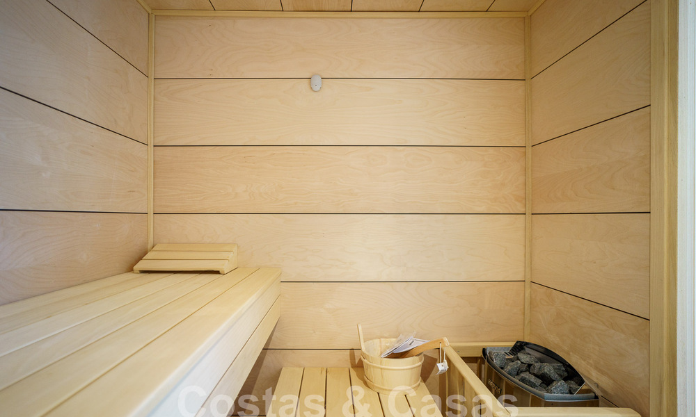 Villa de luxe indépendante à vendre avec piscine privée entourée de terrains de golf dans la vallée de Nueva Andalucia, Marbella 53786