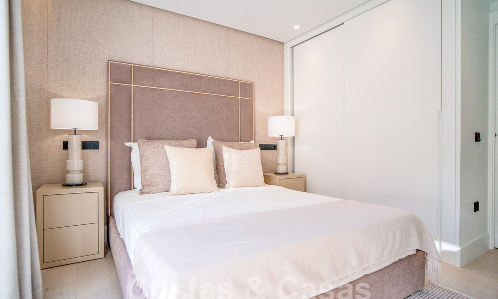 Villa de luxe indépendante à vendre avec piscine privée entourée de terrains de golf dans la vallée de Nueva Andalucia, Marbella 53794