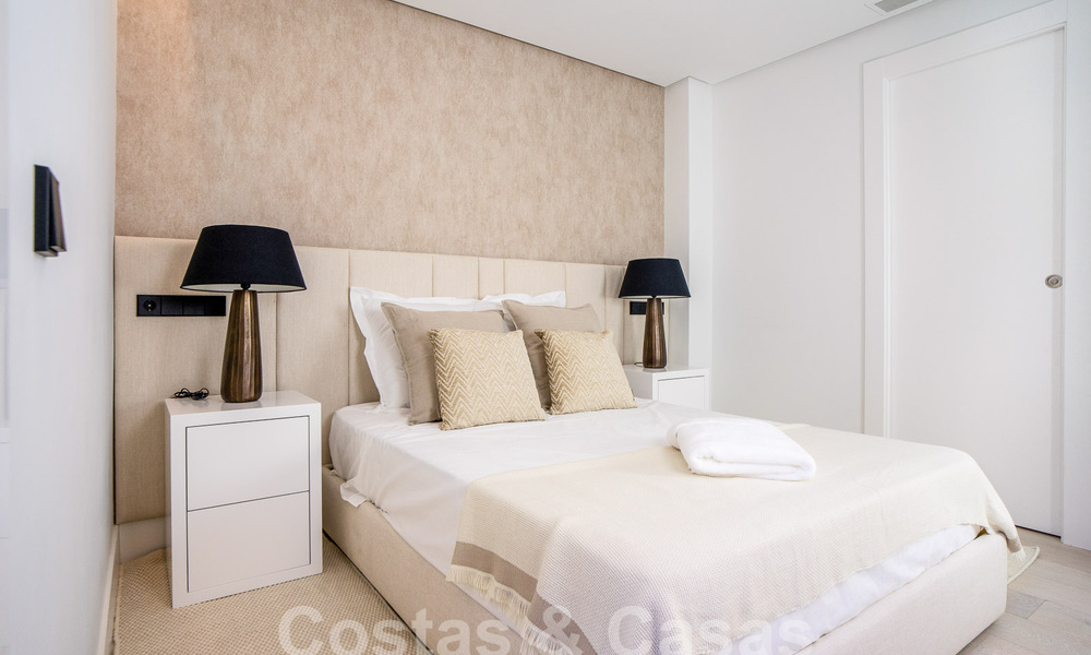 Villa de luxe indépendante à vendre avec piscine privée entourée de terrains de golf dans la vallée de Nueva Andalucia, Marbella 53795