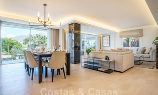 Villa de luxe indépendante à vendre avec piscine privée entourée de terrains de golf dans la vallée de Nueva Andalucia, Marbella 53801 