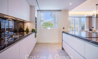 Villa de luxe indépendante à vendre avec piscine privée entourée de terrains de golf dans la vallée de Nueva Andalucia, Marbella 53802 