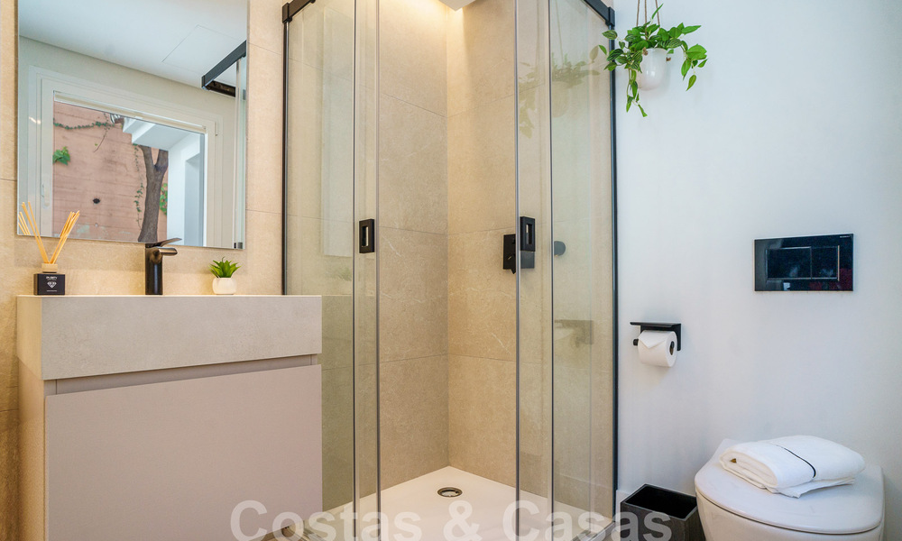 Villa de luxe indépendante à vendre avec piscine privée entourée de terrains de golf dans la vallée de Nueva Andalucia, Marbella 53804