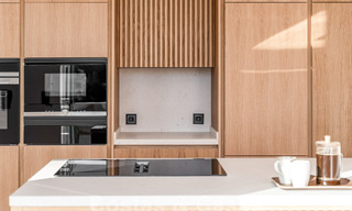 Penthouse luxueusement rénové à vendre avec terrasse spacieuse dans le resort de golf La Quinta, Benahavis - Marbella 53806 