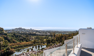 Penthouse luxueusement rénové à vendre avec terrasse spacieuse dans le resort de golf La Quinta, Benahavis - Marbella 53811 